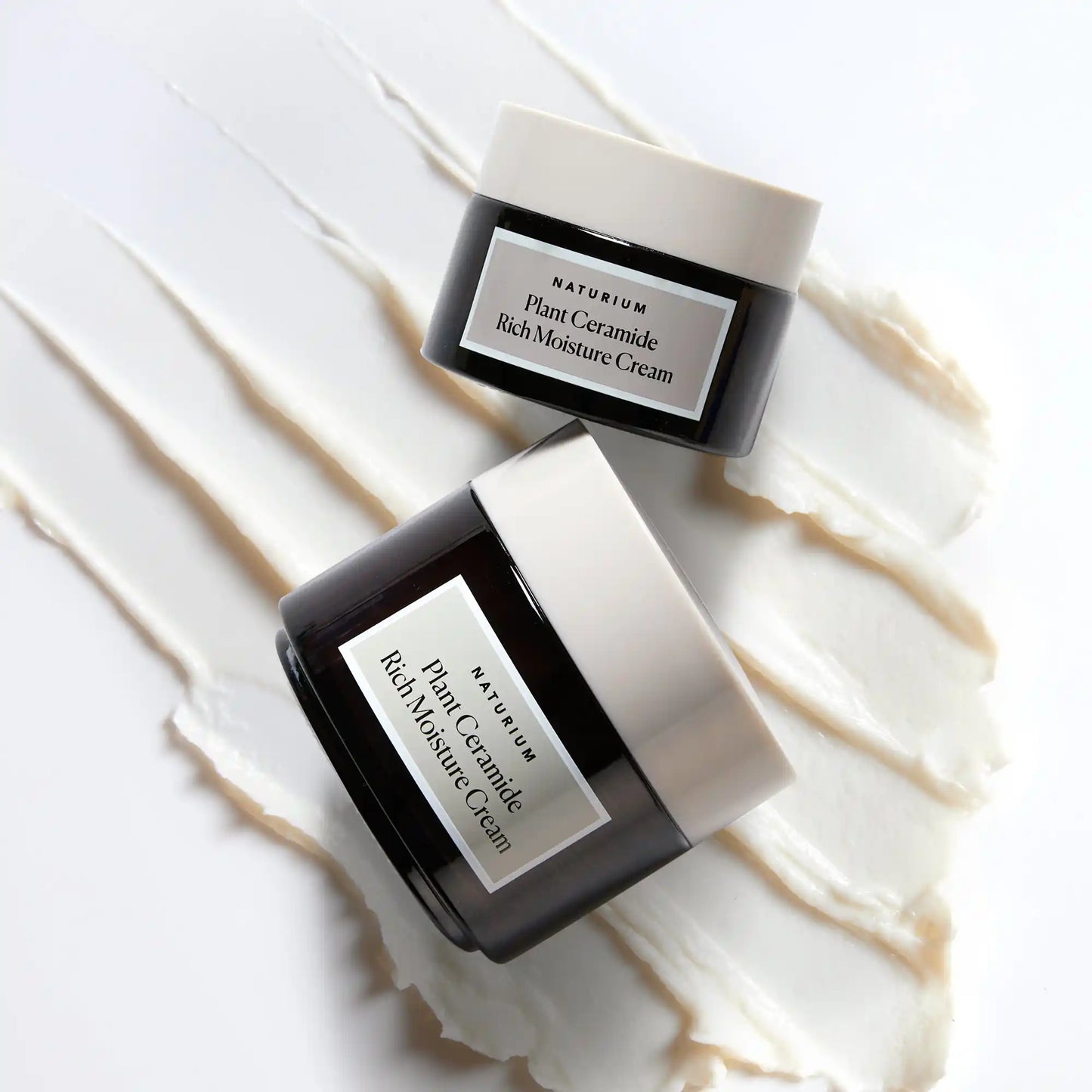 plant-ceramide-rich-moisture-cream-jumbo-q3 11_18_2021_Naturium0575-crop.webp